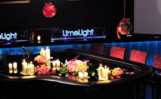 Пиано бар "Lime Light" София> Тема: Нощни цветя Розово, цикламено и черно