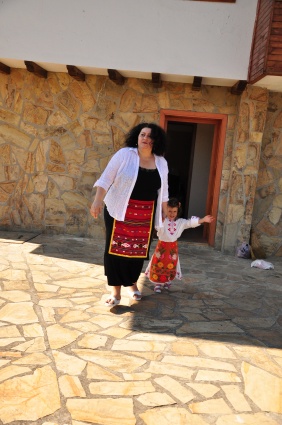 Подготовката за сватбата на Елица и Георги, които оженихме за втори път, тъй като след първата сватба поискаха от нас още една - такава :)